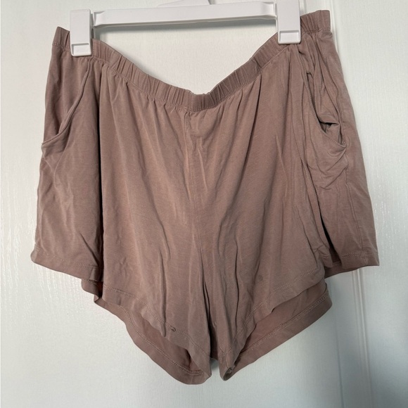 Kyte BABY Tan Athletic Shorts Lightweight Relaxed Fit - Picture 3 of 6
